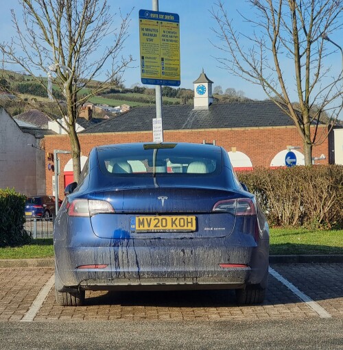 Tesla Model 3, Dual Motor (blue)

Spotted in Lidl car park, Holywell, Flintshire, Wales, CH8  (United Kingdom)