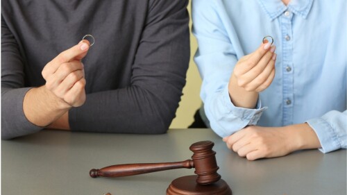 In order to file for divorce in Illinois, an individual must have been a resident of the state for at least 90 days. The person filing for divorce may file in the county where either spouse lives. https://www.srtriallawyers.com/divorce-lawyers-peoria/