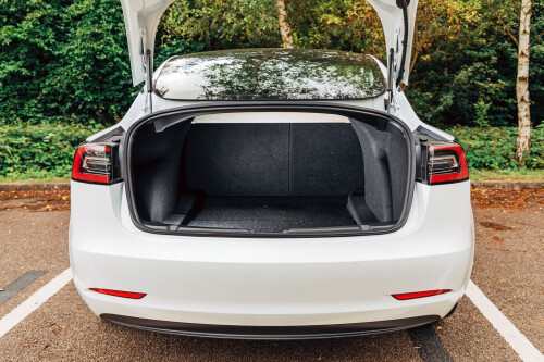 20-tesla-model-3-2019-boot