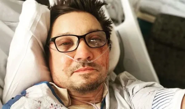 Marvel actor Jeremy Renner has thanked fans on social media after he was critically injured by a snow plough. ??




Jeremy Renner: Marvel actor thanks fans on social media and says he's 'too messed up now to type'
Tue, 3 January 2023 at 11:39 pm GMT

Marvel actor Jeremy Renner has thanked fans on social media after he was critically injured by a snow plough.

On Instagram, Renner shared a picture from his hospital bed and wrote: "Thank you for all your kind words. I'm too messed up now to type. But I send love to you all."

The post came as local sheriffs gave an update on their investigation into the incident on New Year's Day.

Officials stressed they do not believe the 51-year-old was impaired at the time, and that it was a "tragic accident".

Sheriff Darin Balaam said when the incident happened, Renner was being "a great neighbour" and helping to dig out roads in his community of Reno, Nevada, that had become deluged during a massive winter storm.

He said the actor had discovered his personal vehicle was stuck in snow, so went to fetch his 14,330lb (6,500kg) 'PistenBully' plough to help tow it out.

"After successfully towing his vehicle, Mr Renner got out of the PistenBully to speak to a family member," Mr Balaam said.

"At this point, it started to roll. In an effort to stop it, he attempted to get back into the driver's seat...and he is run over by the PistenBully.

"A eyewitness said he saw Renner get in... and didn't see him again until it came to rest in a pile of snow at the bottom of his driveway."

Mr Balaam said Washoe County Sheriff's Office had taken possession of the plough and was now analysing it to rule out mechanical failure - a "normal part of any major investigation".

The Reno area was hit by a winter storm on New Year's Eve which resulted in thousands of homes suffering power cuts and hundreds of roads being closed across northern California and parts of neighbouring Nevada.

Renner, a two-time Oscar nominee, is well-known for playing Hawkeye in the Marvel Cinematic Universe (MCU).

He has also featured in films including The Hurt Locker, American Hustle, and Mission Impossible - Ghost Protocol alongside Tom Cruise.

Renner, who has a daughter with his ex-wife Sonni Pacheco, is currently starring in the Paramount+ series The Mayor of Kingstown.

'Tough as nails'

His Marvel co-stars are among those who have been posting messages of support online for the actor.

Chris Hemsworth, who plays Thor in the MCU, wrote: "Speedy recovery buddy. Sending love your way!", while Chris Evans, star of Captain America, added: "Tough as nails. Love you buddy."

Mark Ruffalo, who plays the Hulk, urged his followers to "please send healing goodness his way", while Chris Pratt, who plays Peter Quill in the Guardians Of The Galaxy franchise, said: "Continued prayers your way brutha."

British star Paul Bettany, who portrayed Vision, wrote: "Love you mate. Sending you love and healing."

Marvel directors Taika Waititi and the Russo brothers have also wished Renner well.

On Instagram, Renner shared a picture from his hospital bed and wrote: "Thank you for all your kind words. I'm too messed up now to type. But I send love to you all."

The post came as local sheriffs gave an update on their investigation into the incident on New Year's Day.