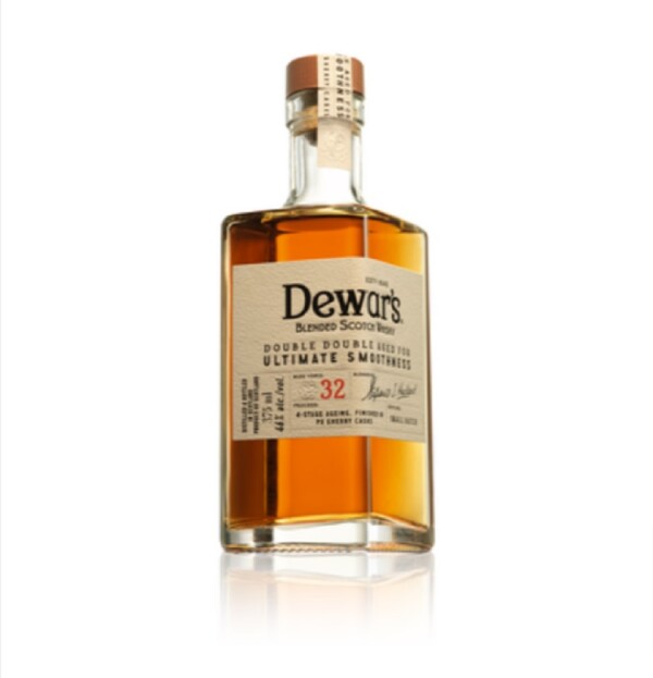 The Dewars has a kiss of fireplace smoke, along with toffee, molasses, berry cobbler, and a hint of pecan nuttiness. The taste is complex and well-balanced with toffee, cinnamon, molasses, and a kiss of smoke at the end that leads into a smooth, gentle finish.
https://corporate.getbevvi.com/productdetail/dewars-32-years-double-double-aged-375ml