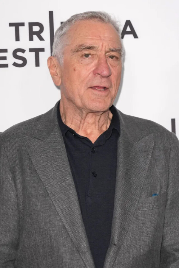 Robert De Niro has become a father again at 79 !

Robert De Niro is a new father. ( Again ) ?

"I just had a baby," he divulged.

Robert did not share any further details. His representative is yet to comment on the news.

Elsewhere in the interview, the Taxi Driver star reflected on the relationships he has with his children.

He shared, "You know, my kids disagree with me at times, and they're respectful. My daughter (Helen), she's 11, she gives me grief sometimes and I argue with her. I adore her, but, you know. And my youngest now, that'll be more to come. But that's what it is."

Robert has been married twice. He shares Drena and Raphael with his first wife, Diahnne Abbott, as well as Elliot and Helen with his second wife Grace Hightower.

The Hollywood icon is also father to twin sons, Aaron and Julian, from his relationship with Toukie Smith...

In an interview for ET Canada published on Tuesday, the 79-year-old spoke about his own family while promoting the upcoming comedy film About My Father.

When discussing Robert's experiences with fatherhood, the interviewer stated, "I know you have six kids," to which the actor replied, "Seven, actually."