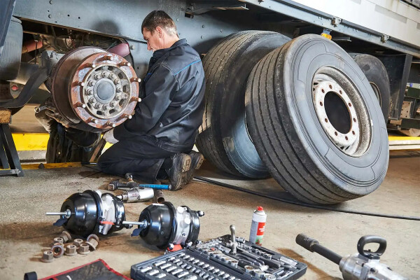 A A Truck Trailer Repair is a family business providing 24 hour semi truck repair services, roadside assistance, repair and maintenance in Des Moines, IA.For more interesting information on trailer repair des moines read here https://www.aandatruckrepair.com/