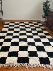 Black-And-White-Rug5e953d5edf70f47b.jpg