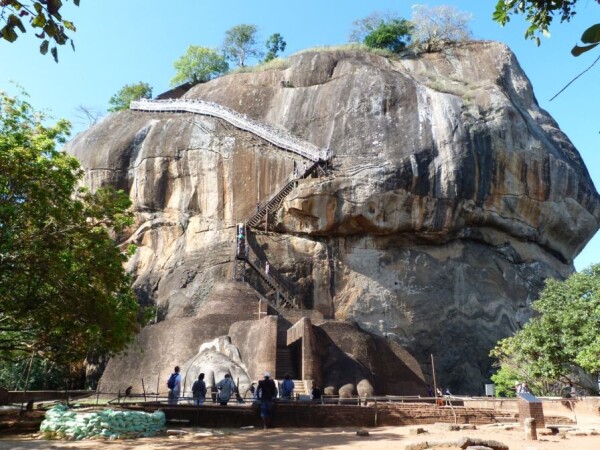 Kerala, das ist das Land der Kokospalmen, die noch niemand gezählt hat. Die Schönheit der Küsten und des Hinterlandes mit seinen Gewürz- und Teeplantagen ist geradezu atemberaubend. An der Küste Sonne und Meer pur und im Hinterland sanfte Berge und ein Naturparadies. Eine Ayurveda Reise nach Kerala lässt sich wunderbar mit dem benachbarten Bundesland Tamil Nadu kombinieren. So entdecken Sie den Süden Indiens, der an kultureller Vielfalt kaum zu überbieten ist. Und was noch? Ayurveda, in seiner authentischsten Form. Jahrtausende alte Behandlungsmethoden und versierte ayurvedische Ärzte erstellen mit Ihnen gemeinsam ein individuelles Behandlungsprogramm, welches es Ihnen, zurück im Alltag, möglich macht Ihrem Körper etwas Gutes zu geben. Für weitere Informationen besuchen Sie uns online unter https://planreisen.de/