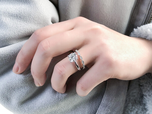 Sparkling Elegance Discover the Perfect Diamond Ring for Her