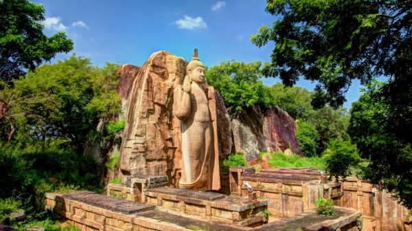 Avukana-Buddha-Sri-Lanka-iStock-614701944-1-980x548781f932c5e47dd55.jpg